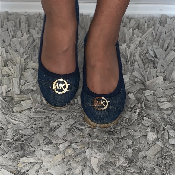 MK Denim w/straw style bottoms wedges - Picture 2 of 6